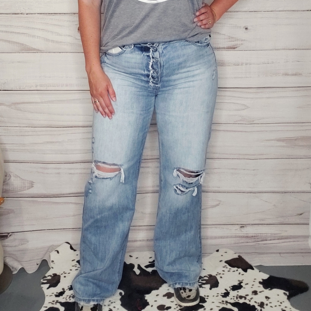 Ultra High Rise Exposed Button 90's Flare Kancan